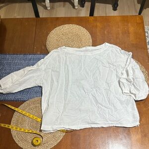 Uniqlo Classic White cotton/linen blend blouse. Boatneck, straight hem